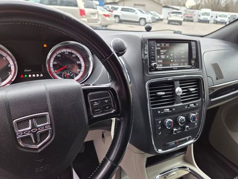 Used 2020 Dodge Grand Caravan SXT image 14