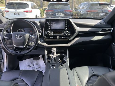 Used 2022 Toyota Highlander XSE image 31