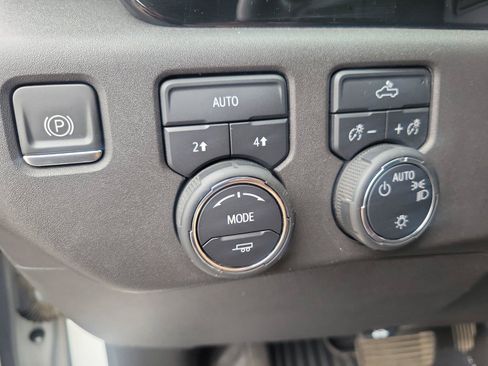 Used 2023 Chevrolet Silverado 1500 LT AWD/4WD image 23