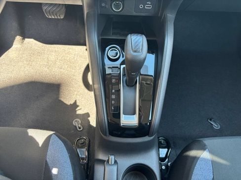 Used 2025 Nissan Versa SV FWD image 34