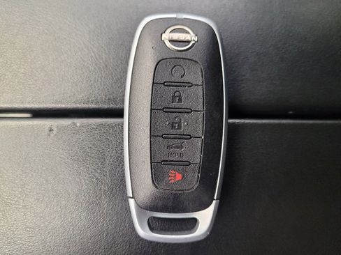 Used 2024 Nissan Rogue SV image 32