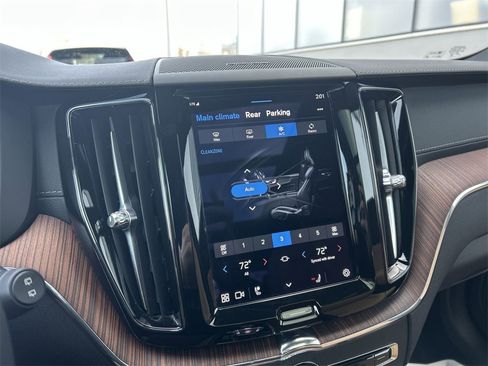 Certified 2023 Volvo XC60 B6 Ultimate w/ Climate Package image 21