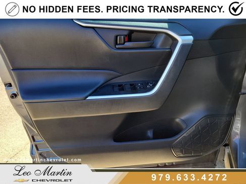 Used 2022 Toyota RAV4 LE FWD image 16