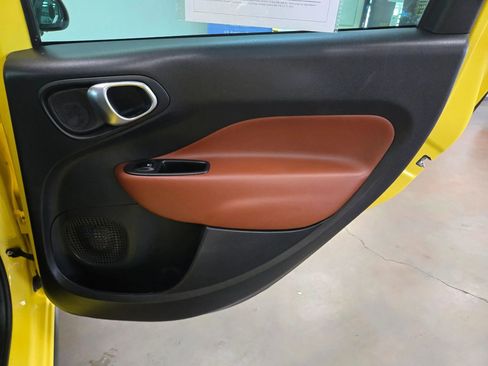 Used 2014 FIAT 500L Trekking w/ Popular Equipment Group image 19