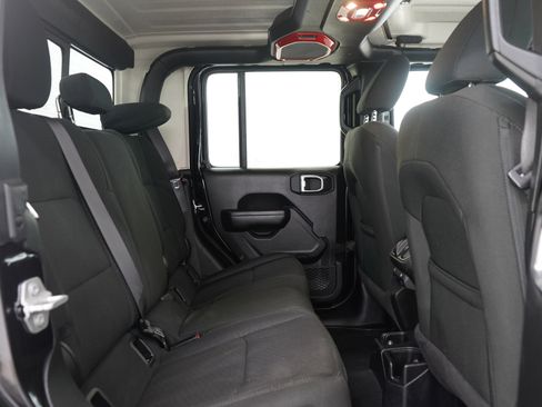 Used 2021 Jeep Gladiator Willys image 14
