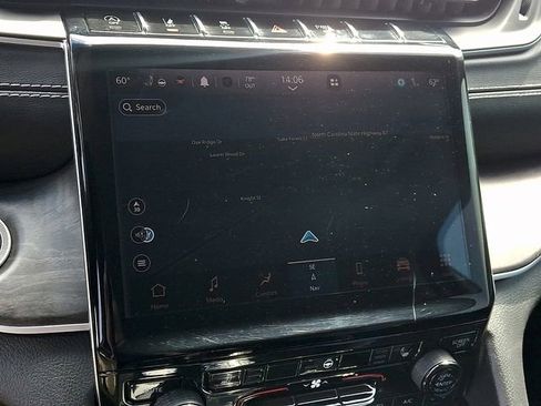 Used 2022 Jeep Grand Cherokee L Limited AWD/4WD image 16