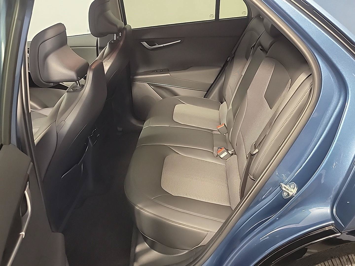 Certified 2025 Kia Niro Wind w/ Wind Preserve Package FWD image 18