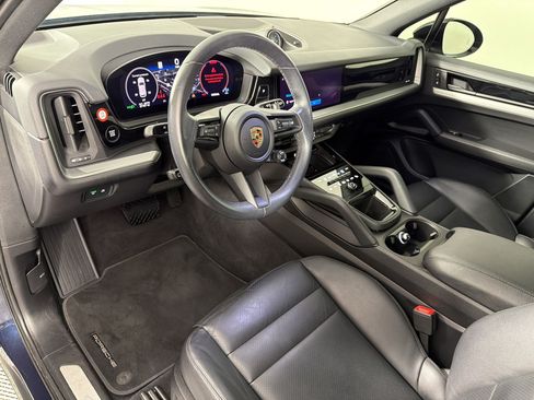 Certified 2024 Porsche Cayenne AWD/4WD image 4