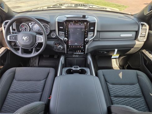 New 2026 RAM 1500 Big Horn AWD/4WD image 9