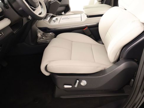 New 2026 Lincoln Navigator Premiere AWD/4WD image 12