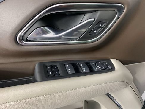 Used 2024 GMC Yukon SLT w/ SLT Luxury Package AWD/4WD image 14