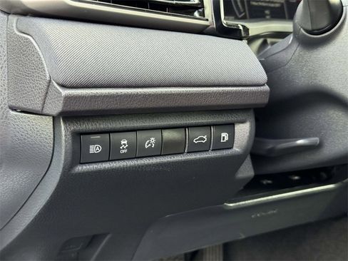 Used 2025 Toyota Camry LE image 10