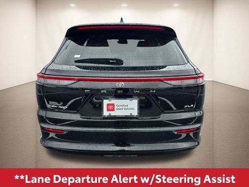 Used 2025 Toyota Crown Signia image 9