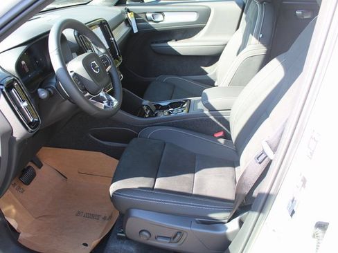 New 2026 Volvo XC40 B5 Ultra w/ Climate Package image 12