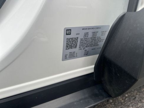 Used 2025 Chevrolet Trax LT FWD image 29