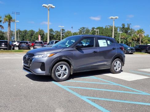 New 2025 Nissan Kicks Play S image 2