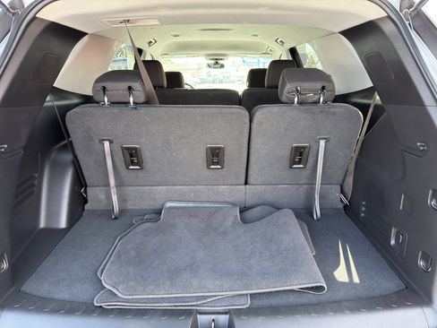 Used 2021 Chevrolet Traverse LS FWD image 16