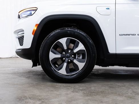 Used 2023 Jeep Grand Cherokee 4WD 4xe image 7