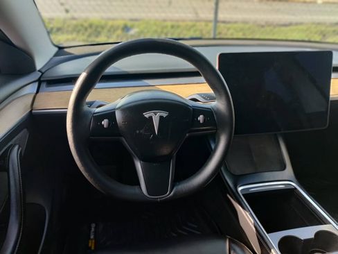 Used 2021 Tesla Model 3 Standard Range Plus RWD image 8