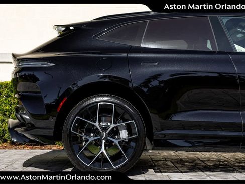 Used 2025 Aston Martin DBX 707 image 21