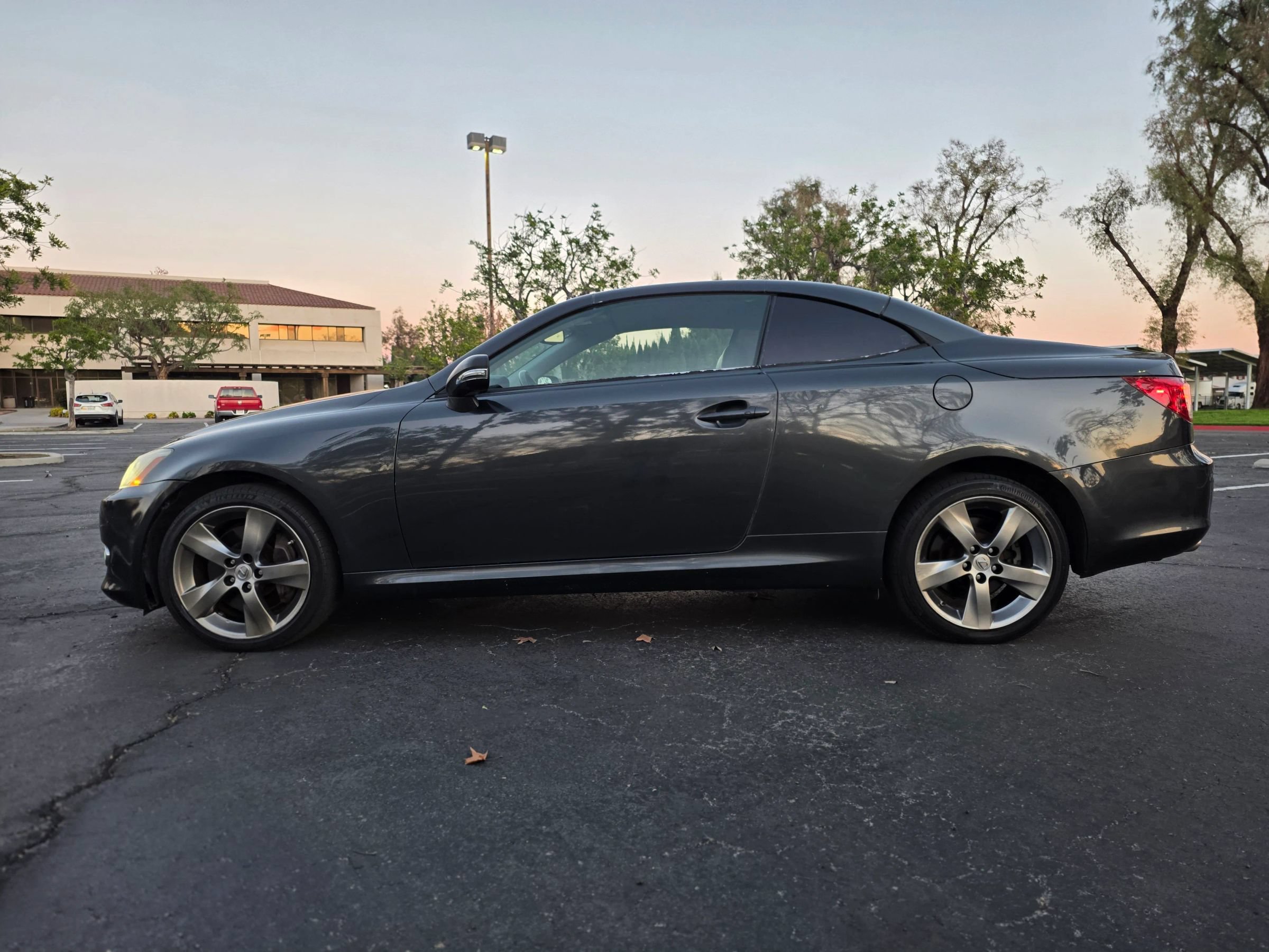 Used 2010 Lexus IS 350C w/ Luxury Pkg RWD image 7