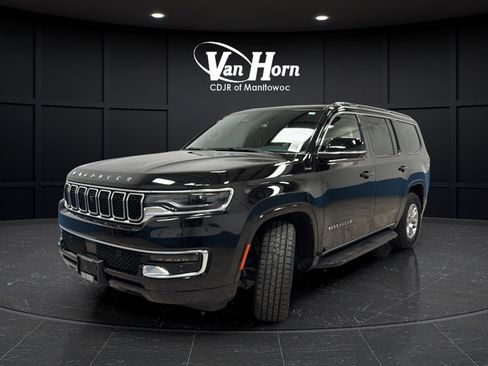 Used 2024 Jeep Wagoneer 4WD w/ Convenience Group I image 3