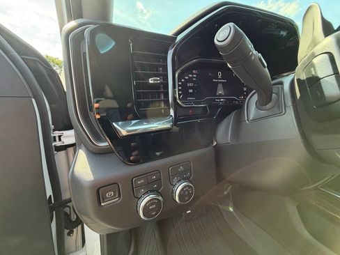 Used 2025 GMC Sierra 1500 Elevation AWD/4WD image 3