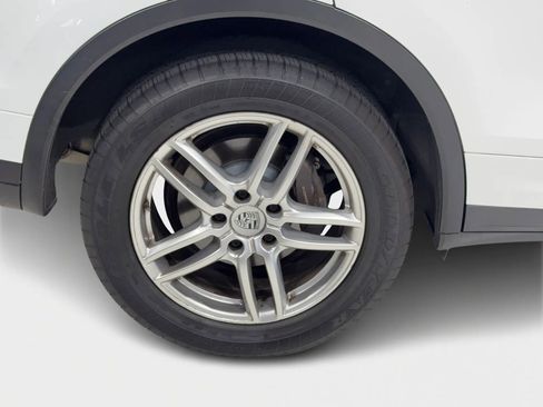 Used 2018 Porsche Cayenne w/ Premium Package image 36