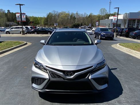 Used 2024 Toyota Camry SE image 2