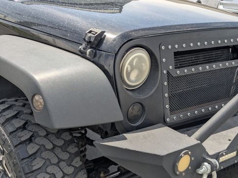 Used 2013 Jeep Wrangler Sport AWD/4WD image 10