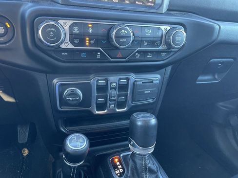 Used 2022 Jeep Wrangler Unlimited Sahara w/ Cold Weather Group image 31