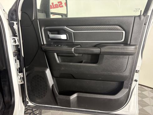 Used 2025 RAM 2500 Big Horn AWD/4WD image 39