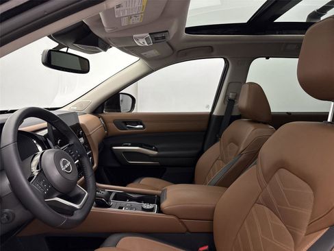 Used 2022 Nissan Pathfinder Platinum w/ Cargo Package image 24