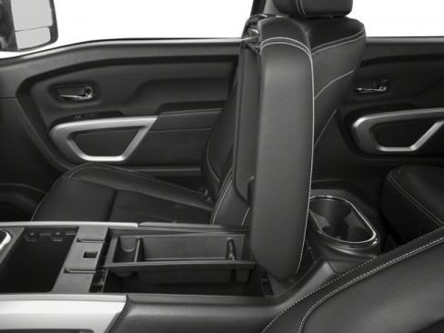 Used 2017 Nissan Titan PRO-4X w/ Pro-4x Convenience Package image 18