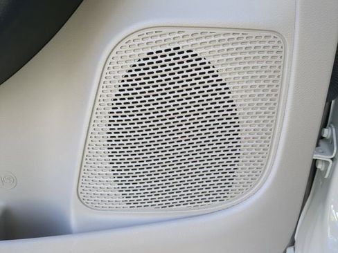 Used 2024 Chrysler Pacifica Touring-L image 22