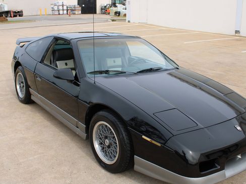 Used 1987 Pontiac Fiero GT RWD image 32