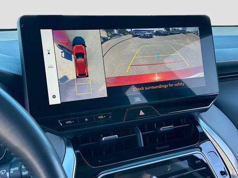 Used 2023 Toyota Venza Limited image 13