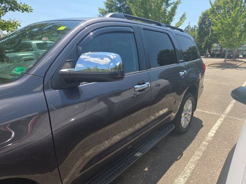Used 2014 Toyota Sequoia Platinum AWD/4WD image 7
