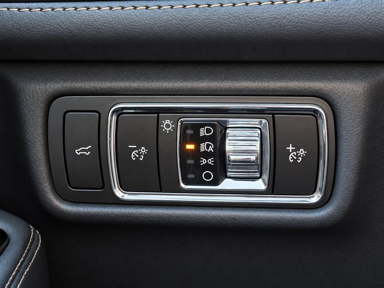 Used 2025 Lincoln Aviator AWD image 23