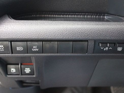 Certified 2025 Toyota Sienna XLE Woodland Edition AWD/4WD image 28