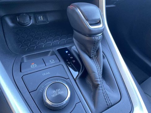 Used 2024 Toyota RAV4 SE image 15