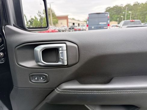 Used 2022 Jeep Wrangler Unlimited Sahara w/ LED Lighting Group AWD/4WD image 24