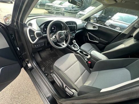 Used 2023 Kia Soul LX w/ LX Technology Package FWD image 8