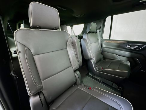 Used 2023 Chevrolet Suburban Premier image 29