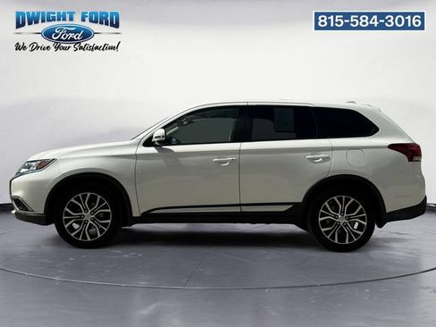 Used 2017 Mitsubishi Outlander SE FWD image 2