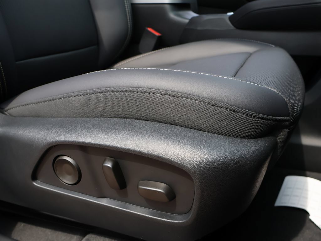 New 2027 GMC Terrain Elevation w/ Elevation Premium Package AWD/4WD image 8