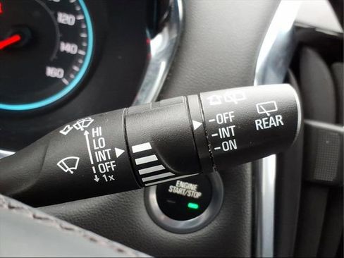 Used 2023 Chevrolet Traverse LT image 25