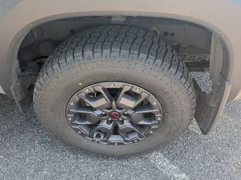 Used 2024 Nissan Frontier PRO-4X w/ Pro Premium Package AWD/4WD image 9