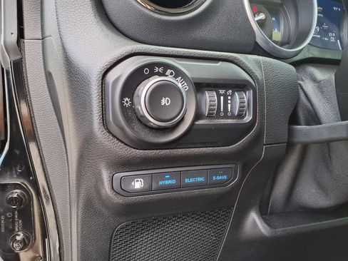 Used 2021 Jeep Wrangler Unlimited Sahara AWD/4WD image 26