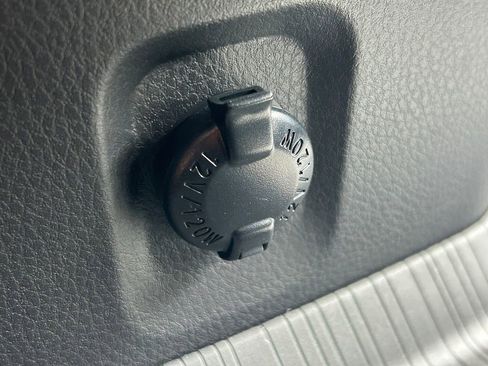 Used 2025 Toyota Sienna XLE Woodland Edition image 31